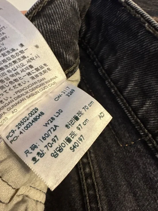 Distressed Levi’s - Picture 7 of 7